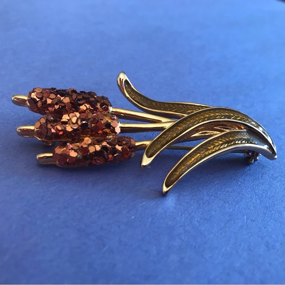 Danecraft Vintage Cattail Gold Tone Brooch, approx. 2 7/8” long by 1 3/8” wide - Picture 3 of 11